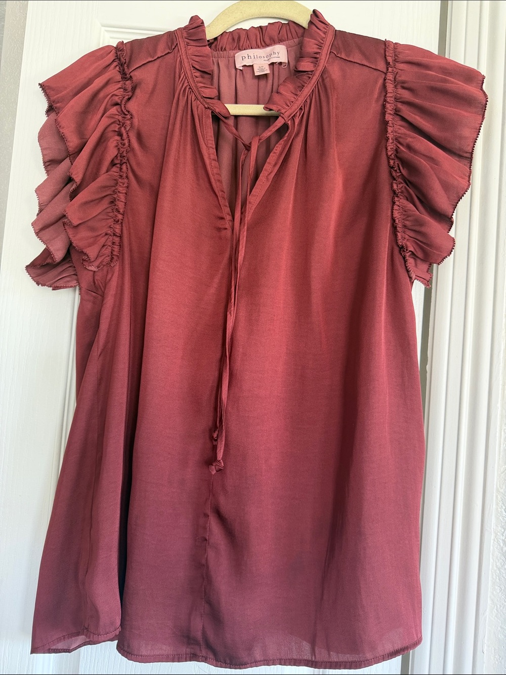 Philosophy Cranberry Ruffle-Sleeve Women’s Top